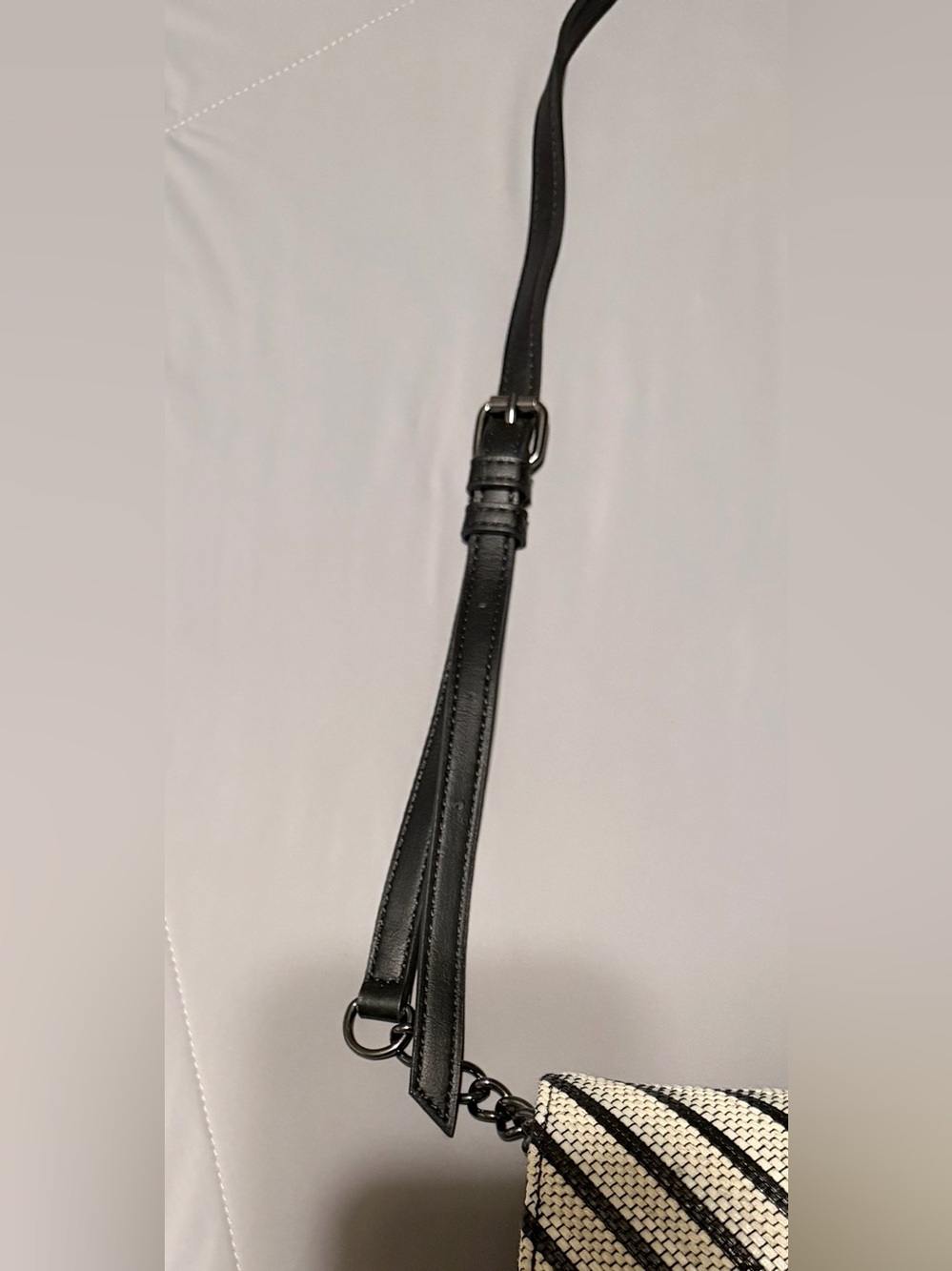 ✨✨NWT✨✨Simply Vera Wang Black & White Chevron Crossbody Bag - Picture 7 of 11